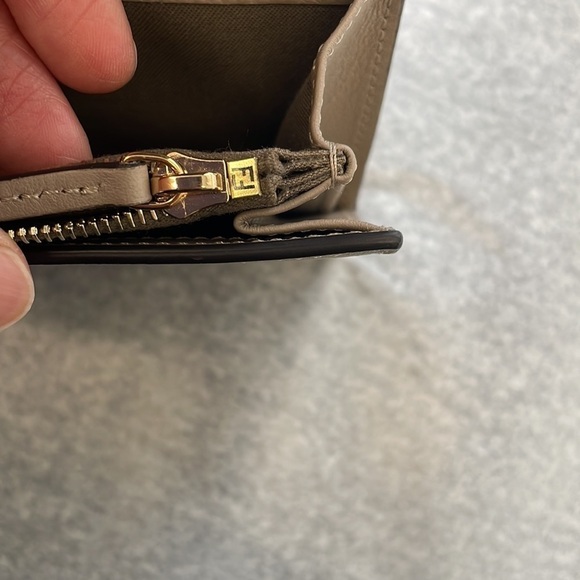 Authentic FENDI Peekabo Gray Beige Roman Leather Long Wallet Made in Italy - Picture 7 of 14